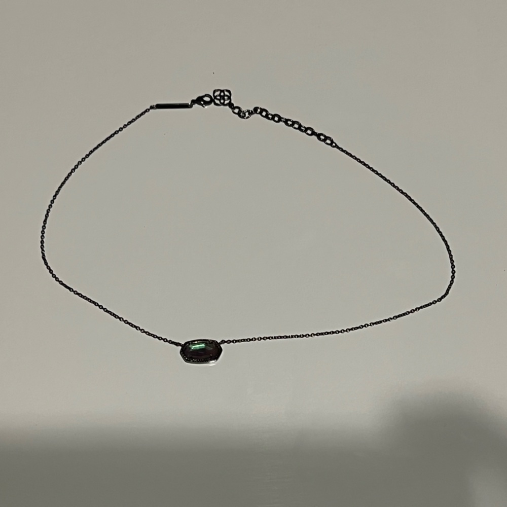 Kendra Scott necklace
